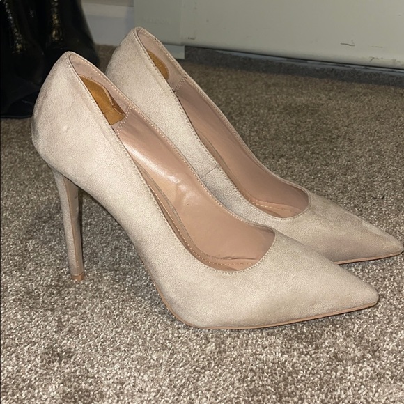PrettyLittleThing Shoes Pretty Little Thing Pumps Poshmark